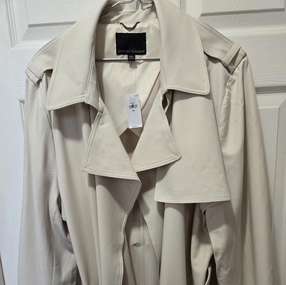 Gorgeous Soft Trench Coat - Picture 5 of 5